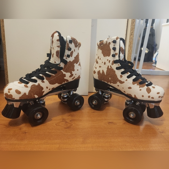 Steve Madden cow print skates size 6 - Picture 3 of 6